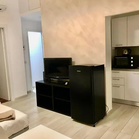 Lovely 2 Room Apartment With Small Garden-2